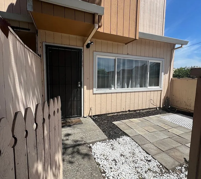 2188 Luz Ave