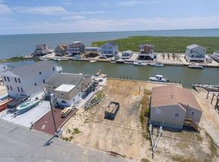 98 Curlew Rd, Tuckerton, NJ 08087