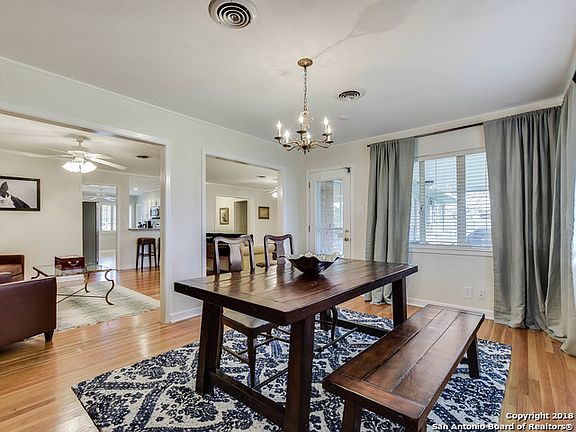 4th image of 610 Robinhood Pl