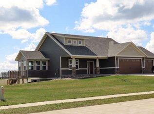 701 38th St, Spirit Lake, IA 51360