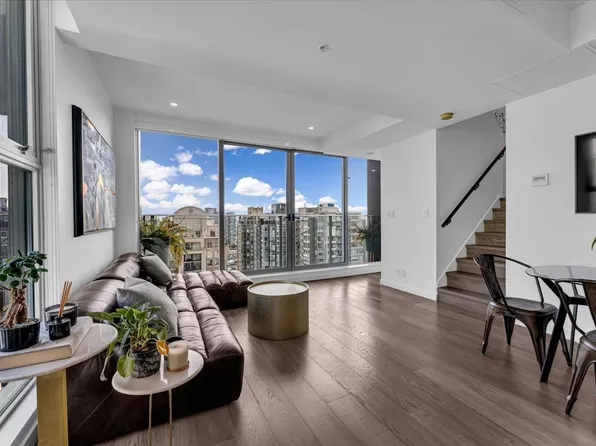 999 Seymour St Penthouse 2502, Vancouver, BC V6B 0M5