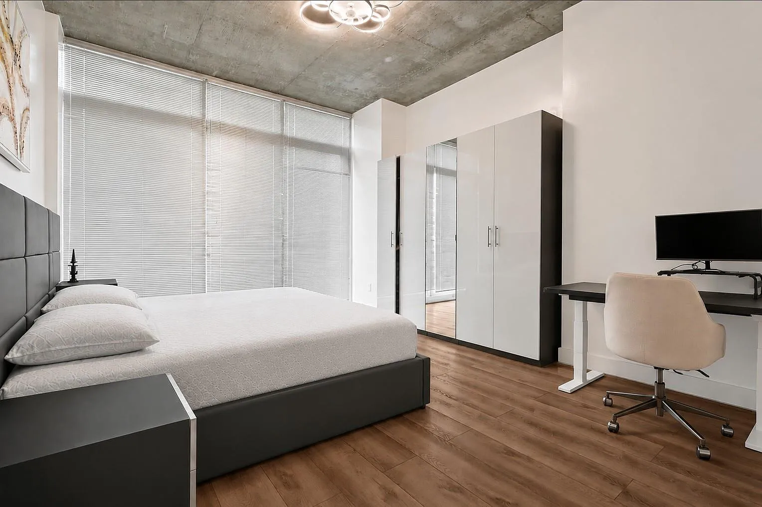 2 bed, 2.5 bath, 1708 sqft, $5,900 — Photo 3