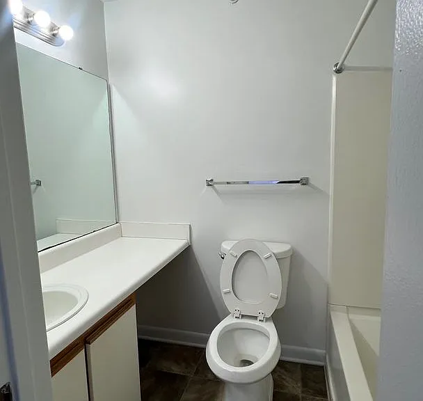 1411 Collegiate Cir #302 — Photo 14