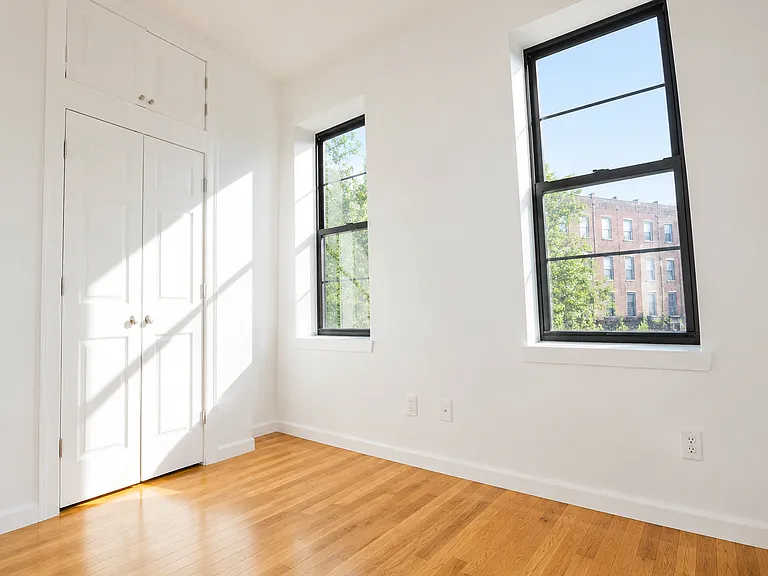 41 Henry St #6 — Photo 3