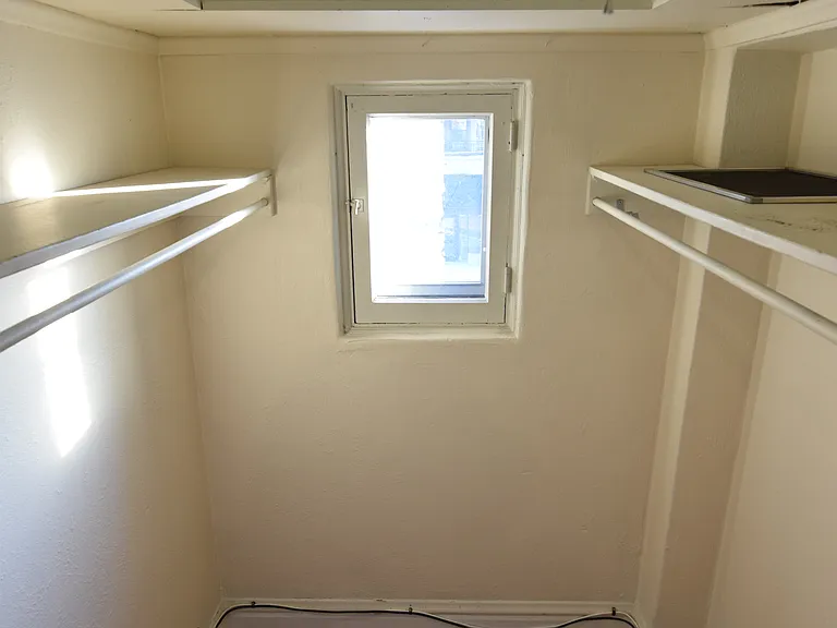 Greystone Court Apartments — Photo 10