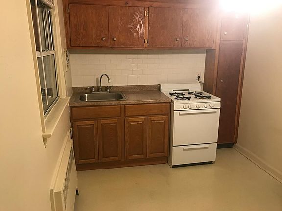 2nd image of 19 Cedar Hill Avenue # Second Floor