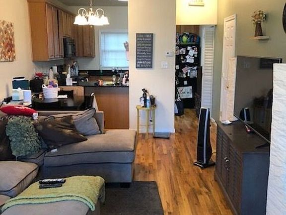 3rd image of 1118 Bainbridge St APT D