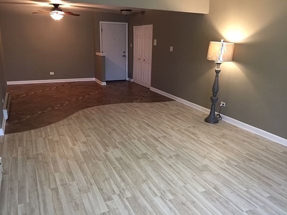 3rd image of 100 Willow Ln APT 220