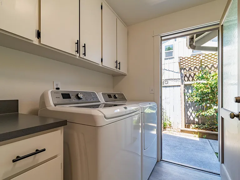 2095 Norwood St — Photo 30