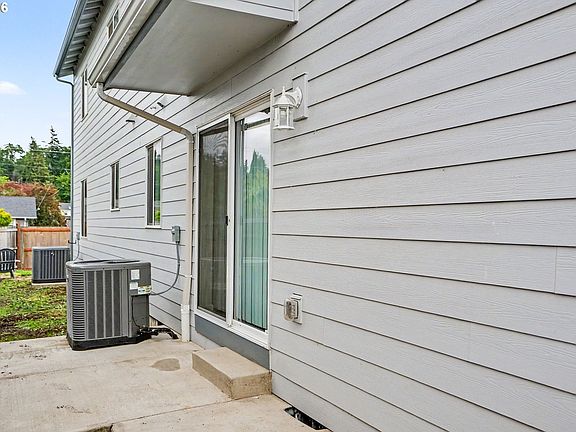4th image of 301 S 1st St