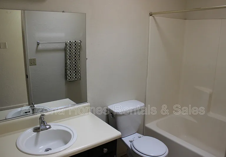 621 S Kacee Ave — Photo 7