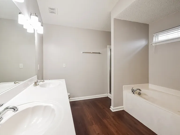 1708 Cherry Creek Dr — Photo 12
