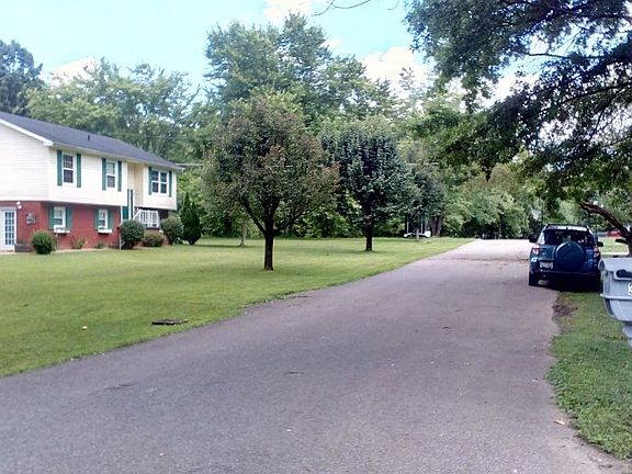 4th image of 308 Hillview Ln