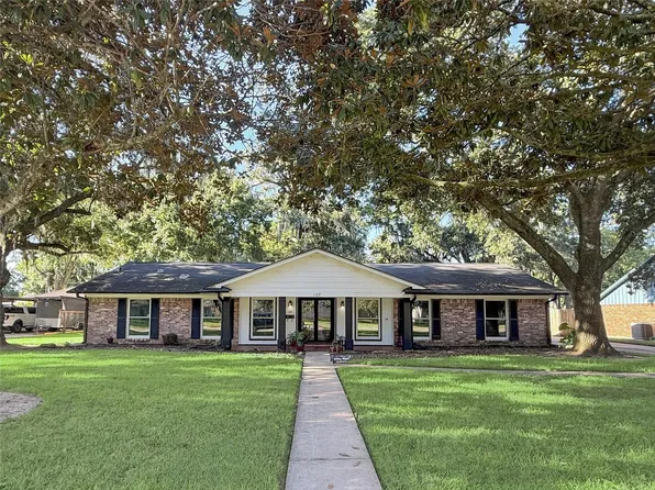 127 Begonia St, Lake Jackson, TX 77566