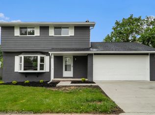 2515 Crofthill Dr, Auburn Hills, MI 48326