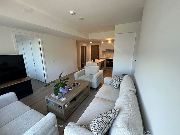 3rd image of 8188 Yonge St #222