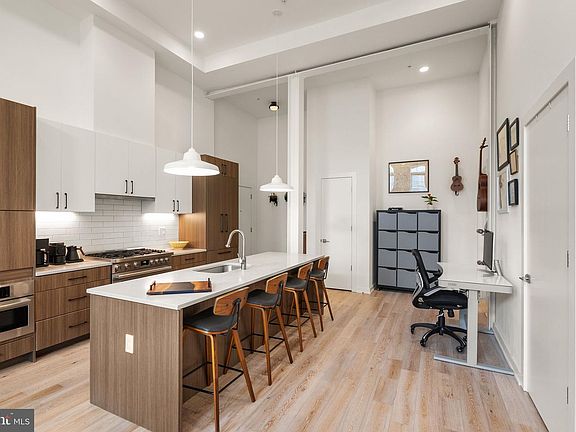 3rd image of 440 R St NW Unit 101
