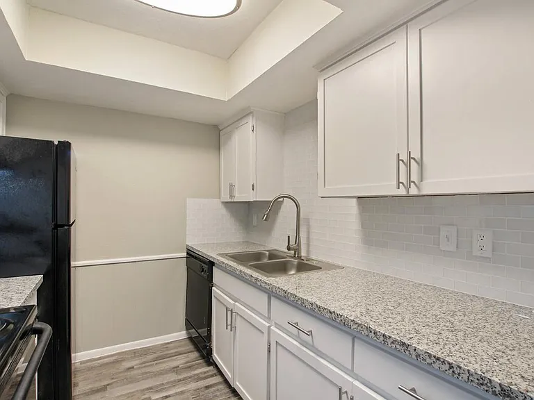 Camelot Apartments — Photo 49