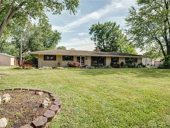 3rd image of 201 Hickory Dr