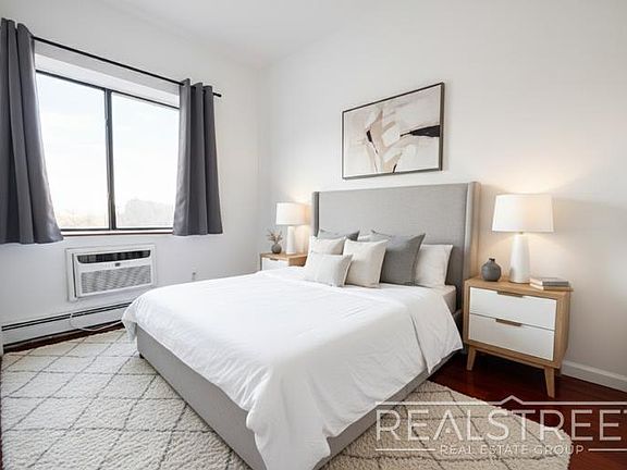 4th image of 39 Debevoise St APT 4R