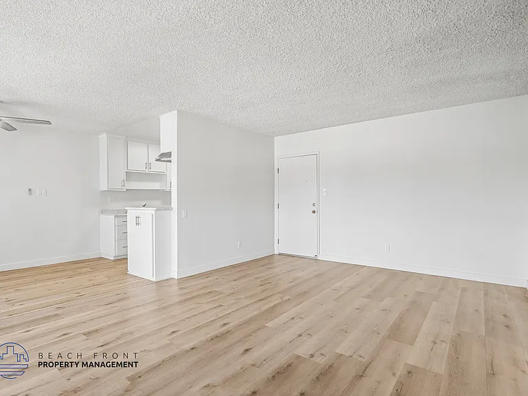 1458 Marine Ave — Photo 9