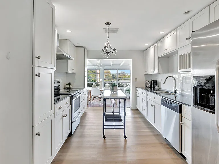 3019 N 57th Dr — Photo 8