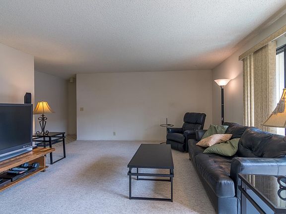 3rd image of 974 Kiely Blvd Unit G