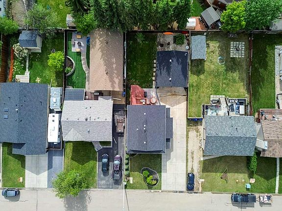 3rd image of 16 E Willow St