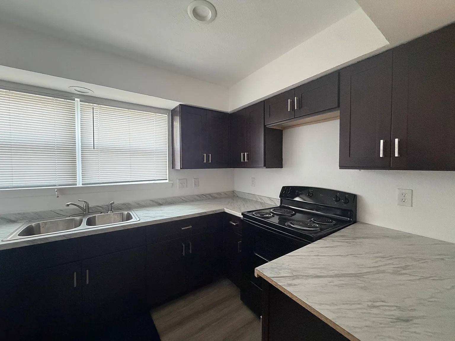 2 bed, 2.5 bath, 1132 sqft, $1,585 — Photo 3