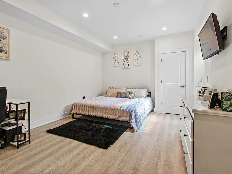 1649 E Eyre St #7 — Photo 18