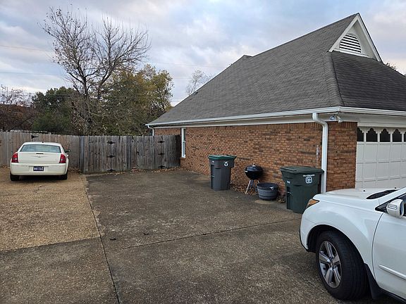 4th image of 8285 Chimneyrock Blvd