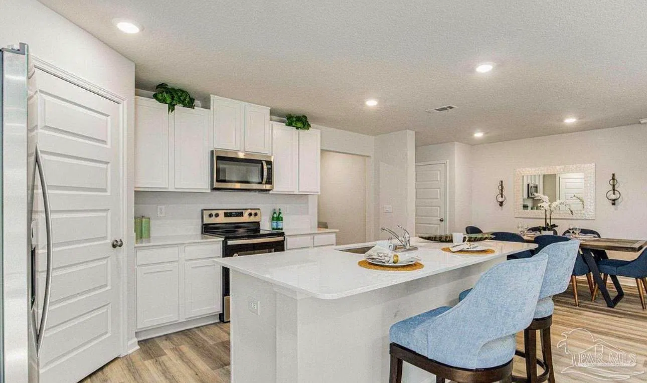 5 bed, 2018 sqft, $2,600 — Photo 3