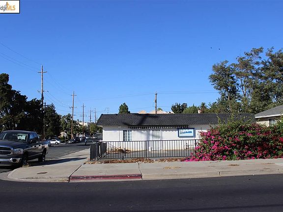3rd image of 909 H St