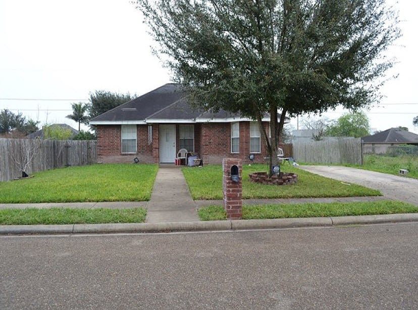 1st image of 412 Rosas Priego St