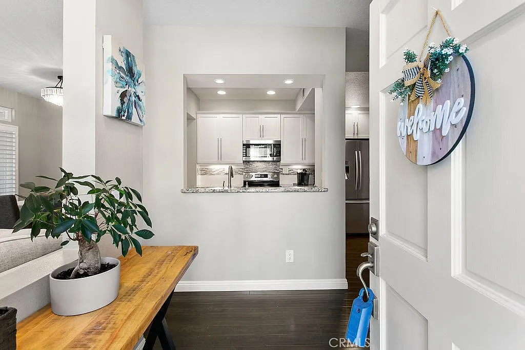 3 bed, 2.5 bath, 1414 sqft, $5,000 — Photo 4