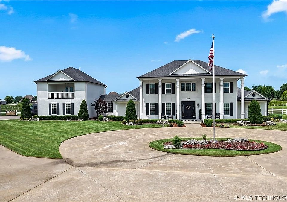 1st image of 19220 Saddleback Dr