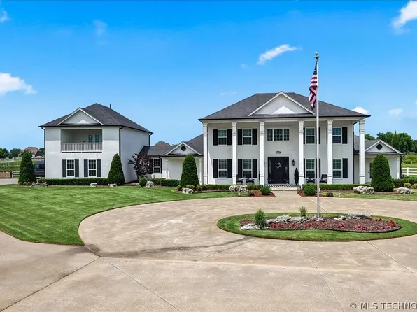 19220 Saddleback Dr, Mounds, OK 74047