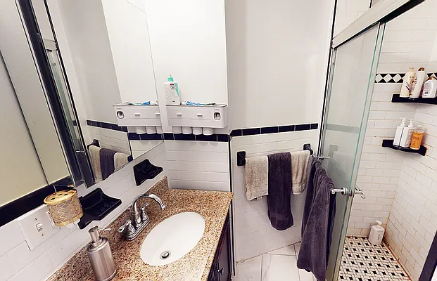 Rented by The Agency | media 32