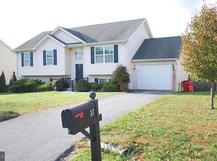 37 Taft Dr, Inwood, WV 25428