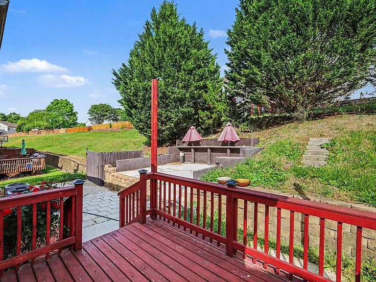 2119 Baggins Ln — Photo 30