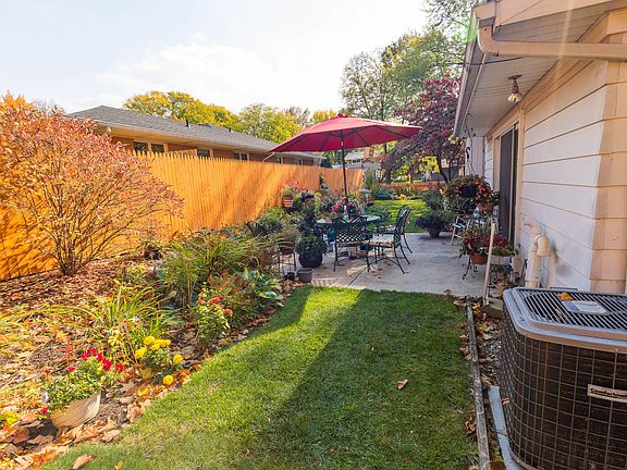4th image of 2060 Maumee Dr SE