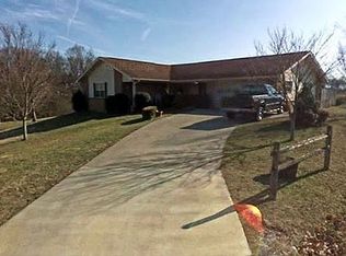 2210 Rogers Pl, Sevierville, TN 37876