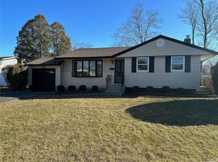 42 Havemeyer Ln, Commack, NY 11725