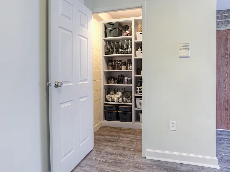 Windsor Woods Apartments — Photo 36
