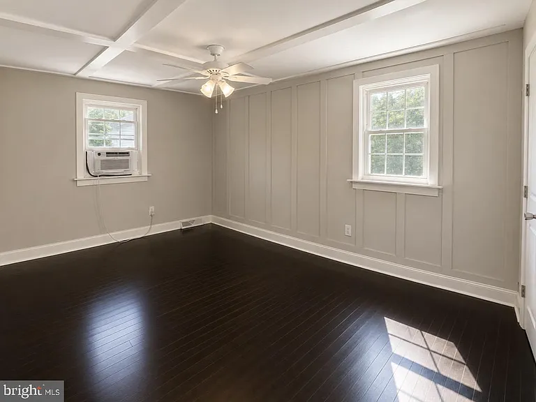 256 W Beidler Rd — Photo 16