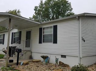 708 W Pearl St, Staunton, IL 62088