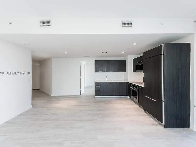 45 SW 9th St #1301 — Photo 8