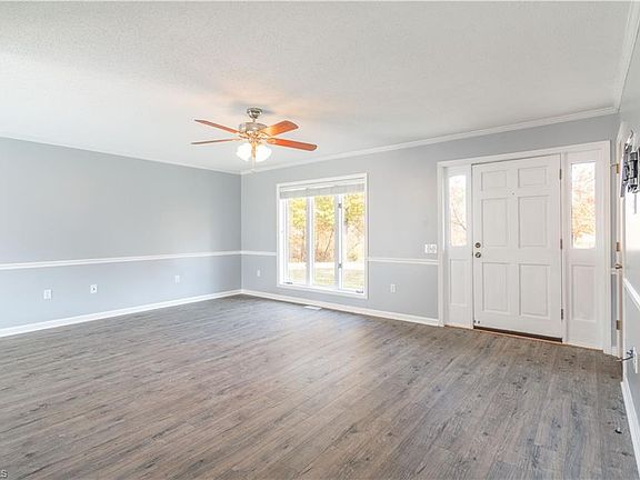 5th image of 457 Jennifer Dr