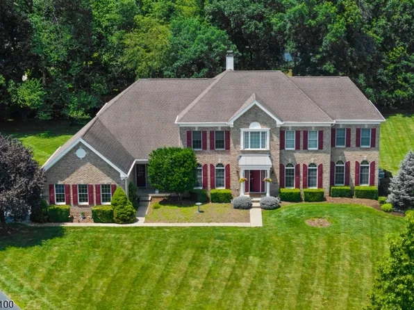 3 Waterford Ct, Raritan Twp., NJ 08822