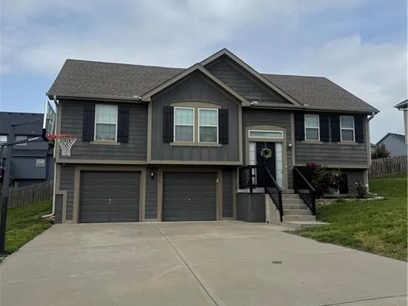 8932 NE 116th Pl, Kansas City, MO 64157